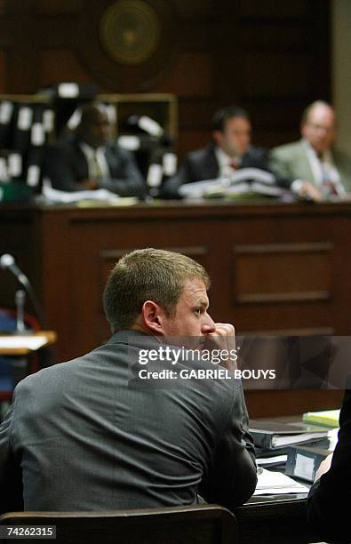 Malibu, UNITED STATES: US cyclist Floyd Landis listen 23 May 2007 during the arbitration hearing at Pepperdine University in Malibu, California for...