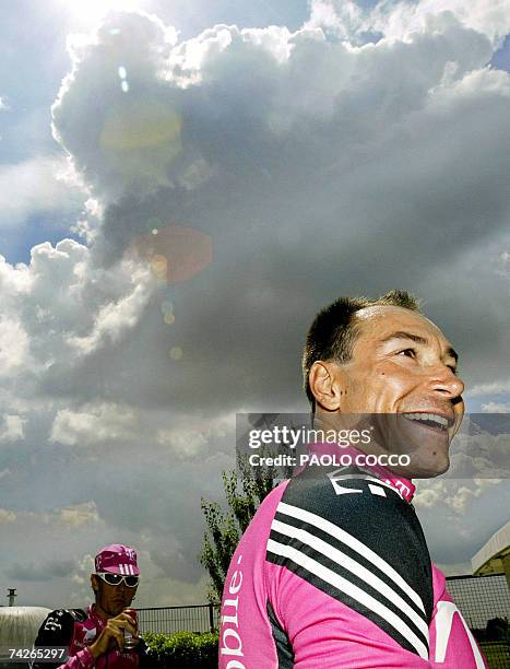 Crecy-la-Chapelle, FRANCE: FILES - Picture taken 03 July 2003 in Crecy-la-Chapelle shows German cyclist Erik Zabel smiling after a training session...