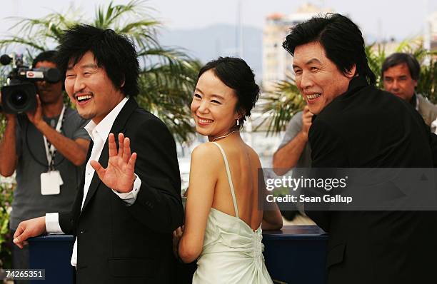 Actor Kang-ho Song, actress Do-yeon Jeon and director Chang-dong Lee attend a photocall to promote the film 'Secret Sunshine' at the Palais des...