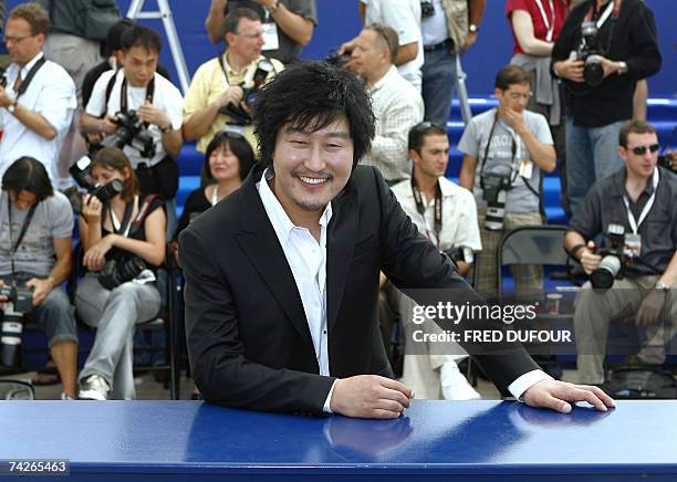 South Korean actor Kang-Ho Song poses 24 May 2007 during a photocall for the film 'Secret Sunshine' by South Korean director Lee Chang-Dong in the...