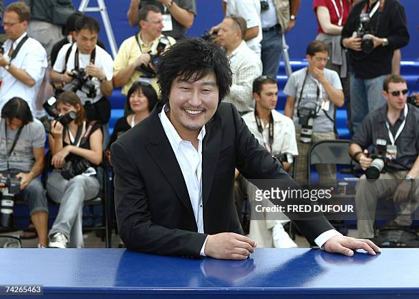 South Korean actor Kang-Ho Song poses 24 May 2007 during a photocall for the film 'Secret Sunshine' by South Korean director Lee Chang-Dong in the...