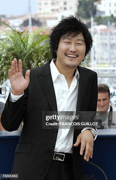 South Korean actor Kang-Ho Song poses 24 May 2007 during a photocall for the film 'Secret Sunshine' by South Korean director Lee Chang-Dong in the...