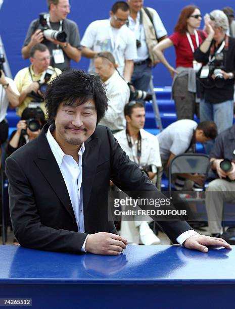 South Korean actor Kang-Ho Song poses 24 May 2007 during a photocall for the film 'Secret Sunshine' by South Korean director Lee Chang-Dong in the...