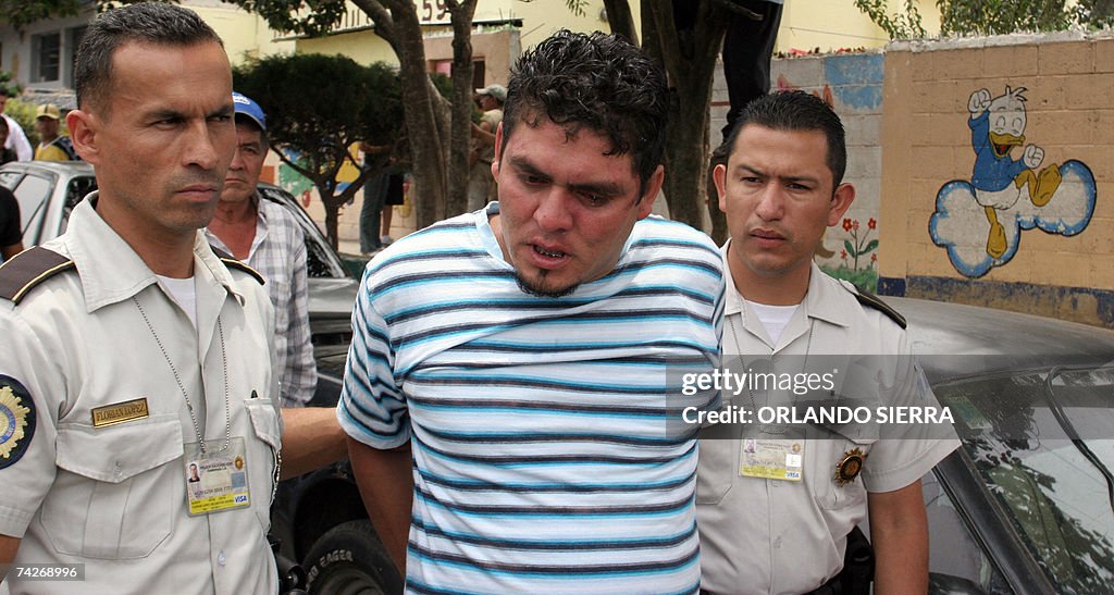 Agentes de la Policia Nacional Civil (PN...