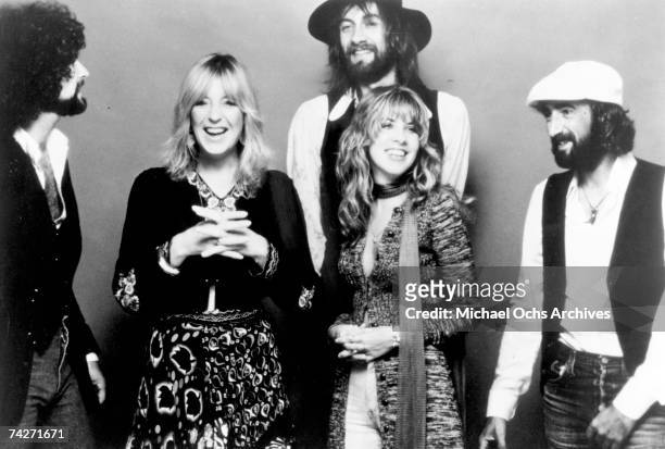 Lindsey Buckingham, Christine McVie, Mick Fleetwood, Stevie Nicks and John McVie of the rock group 'Fleetwood Mac' pose for a portrait in circa 1977.