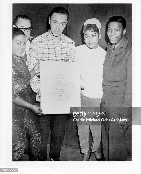 Photo of Alan Freed, Ruth Brown, Alan Freed, Lavern Baker & Clyde McPhatter Photo by Michael Ochs Archives/Getty Images