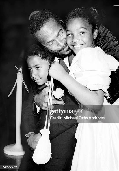 Soul Singer Hugging His Children Soul Singer Hugging His Children