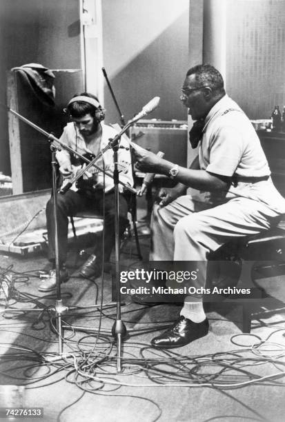 Photo of Howlin Wolf Photo by Michael Ochs Archives/Getty Images