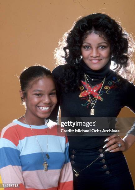 Sisters and pop singers Janet Jackson and LaToya Jackson pose for a portrait session on July 7, 1978 in Los Angeles, California.