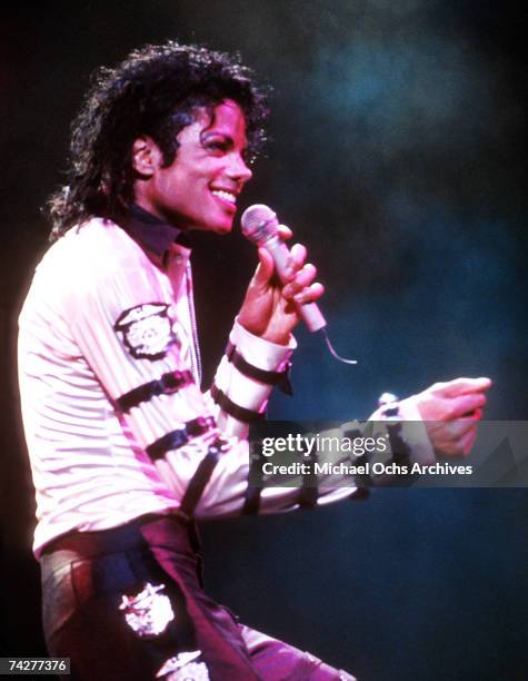 Michael 4,179 Michael Jackson 80s Stock Photos, High-Res Pictures, and Images ...