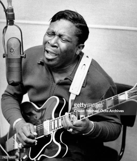 Blues musician BB King records in the studio with his 'Lucille' model Gibson hollowbody electric guitar in circa 1960.