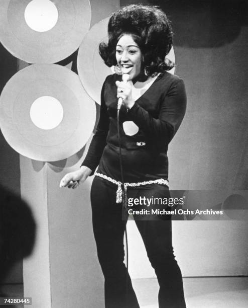 Singer Jean Knight performs on a TV show circa 1970.
