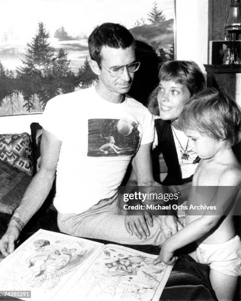 Photo of Tony Perkins with wife Berry Berenson and child. Photo by Michael Ochs Archives/Getty Images