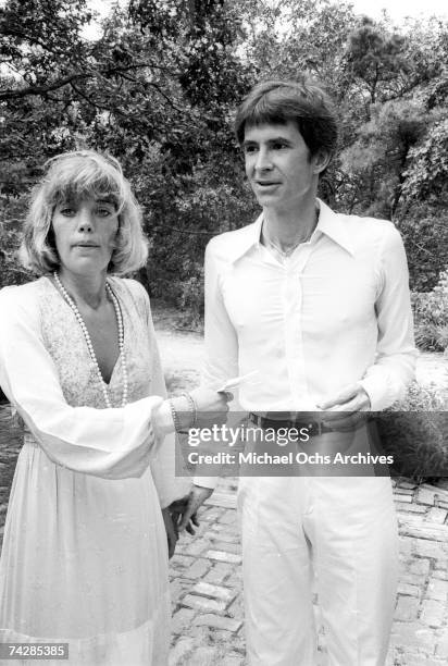 Photo of actor Anthony Perkins with his wife, Berry Berenson. Photo by Michael Ochs Archives/Getty Images