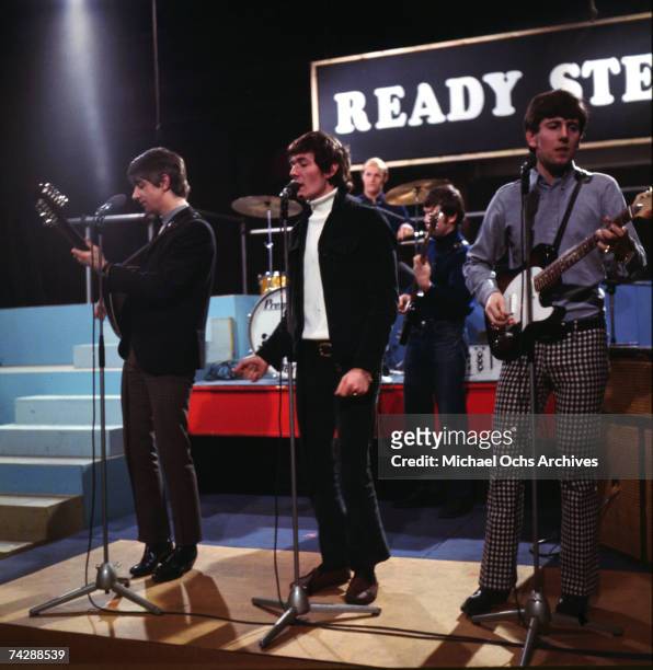 British Rock Group "The Hollies" perform on an episode of TV Series "Ready, Steady, Go" in 1966. Band consists of Tony Hicks - Guitar, Allan Clarke -...