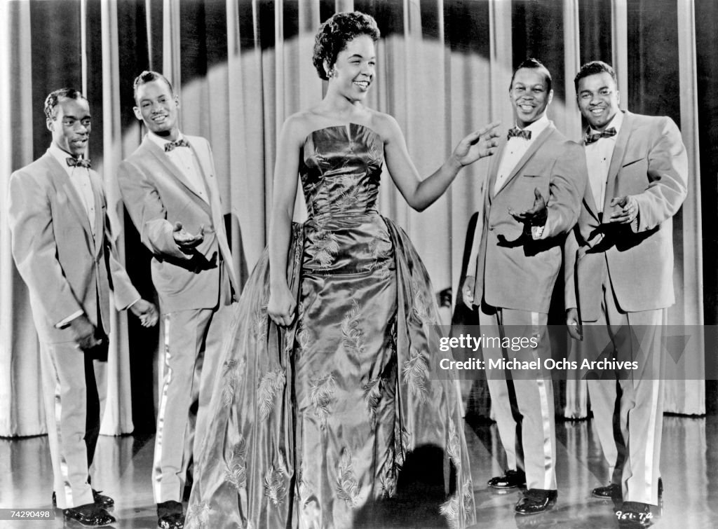 Apu Robi Herb Reed, Dave Lynch, Zola Taylor, Tony Williams and Paul Robi of ...