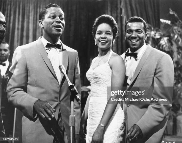 Apu Robi 662 photos et images haute résolution de The Platters - Getty Images
