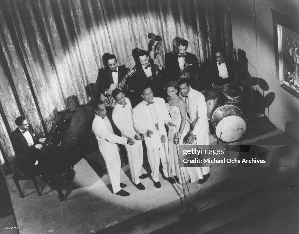 Herb Reed, Dave Lynch, Tony Williams, Zola Taylor and Paul Robi of ...