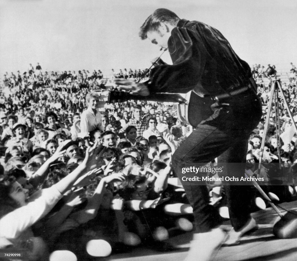 Elvis Presley plays his hometown