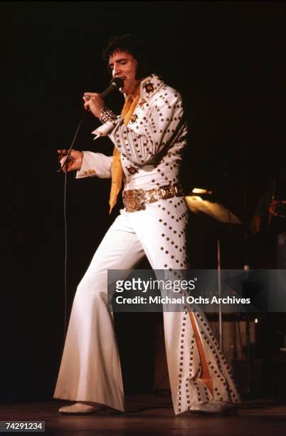73 Elvis Presley 1974 Photos and Premium High Res Pictures - Getty ...