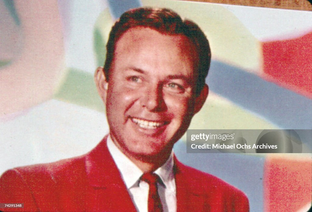 Jim Reeves Bio Photo of Jim Reeves Photo by Michael Ochs Archives/Getty Images News ...
