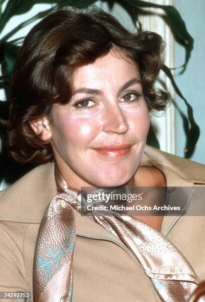 Helen Reddy Photos Photos And Premium High Res Pictures - Getty Images