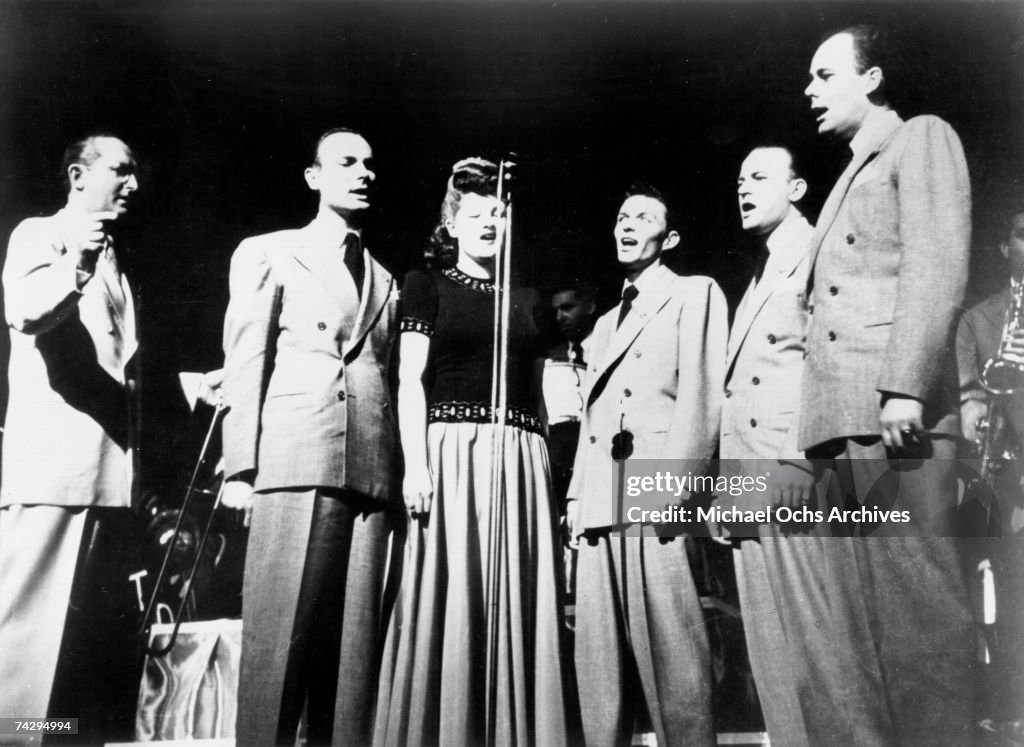Tommy Dorsey Conducts Singers