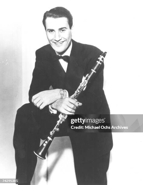 Artie Shaw 1940 Photos and Premium High Res Pictures Getty Images Artie Shaw 1940 Photos and Premium High Res Pictures Getty Images