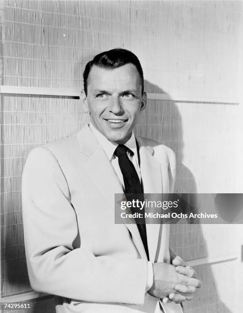 Frank Sinatra Portrait Photos and Premium High Res Pictures - Getty Images