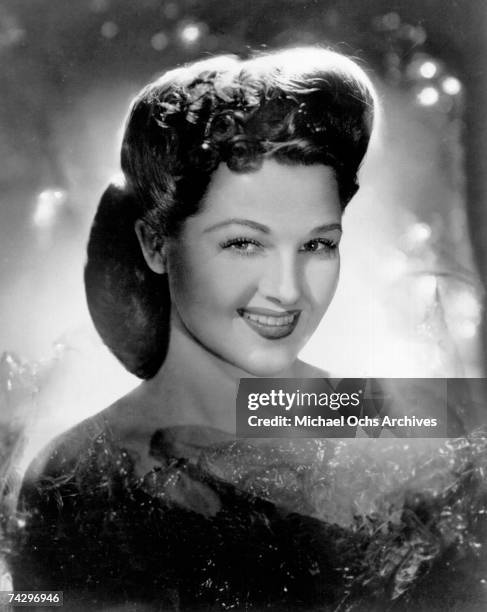 Jazz and Big Band singer Jo Stafford poses for a portrait circa 1945. Photo by Michael Ochs Archives/Getty Images