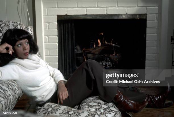 Queen of Disco Donna Summer poses during a portrait session at her home in December 1976 in Los Angeles, California.