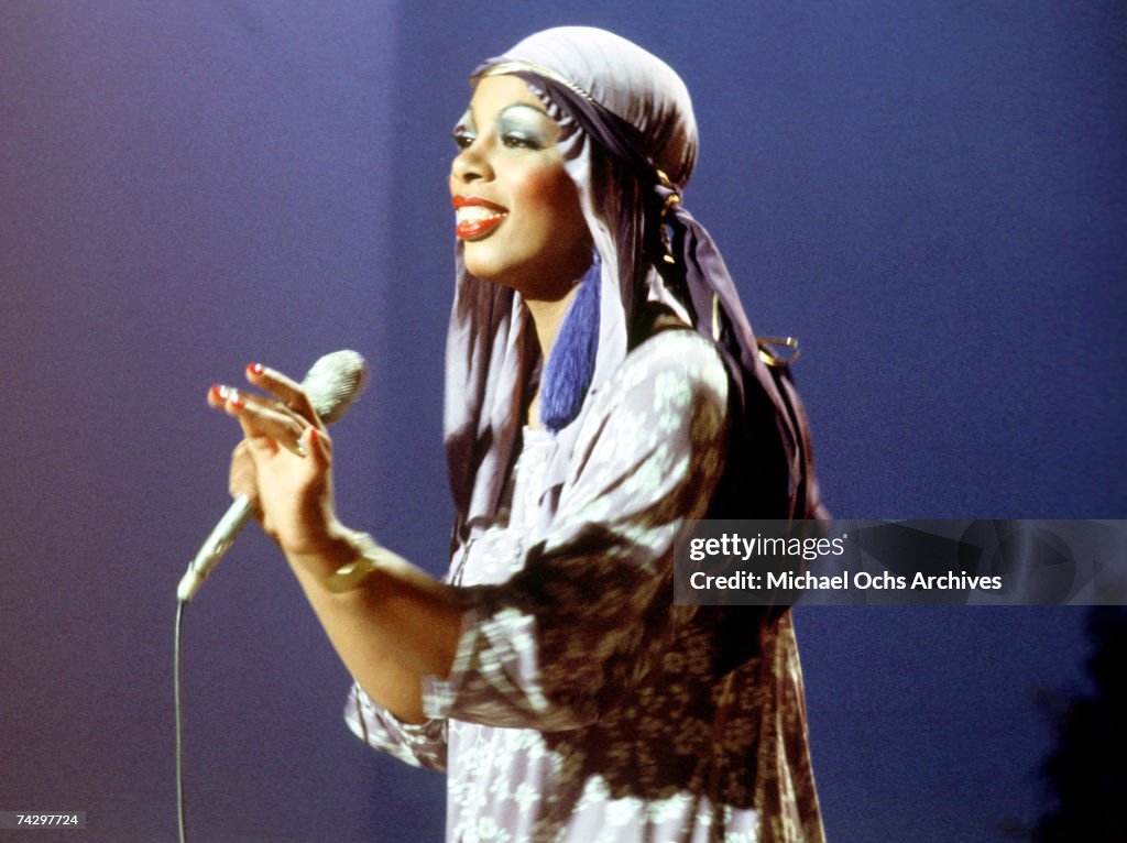 Queen Of Disco Donna Summer Performs Onstage In Circa 1979 News Photo queen-of-disco-donna-summer-performs-onstage-in-circa-1979-news-photo