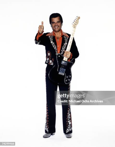 Photo of Conway Twitty Photo by Michael Ochs Archives/Getty Images