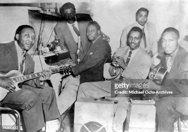 Blues band leader Muddy Waters with musicians Henry Armstrong, Otis Spann , Henry Strong , Elga 'Elgin' Edmonds and Jimmy Rogers rehearses with his...
