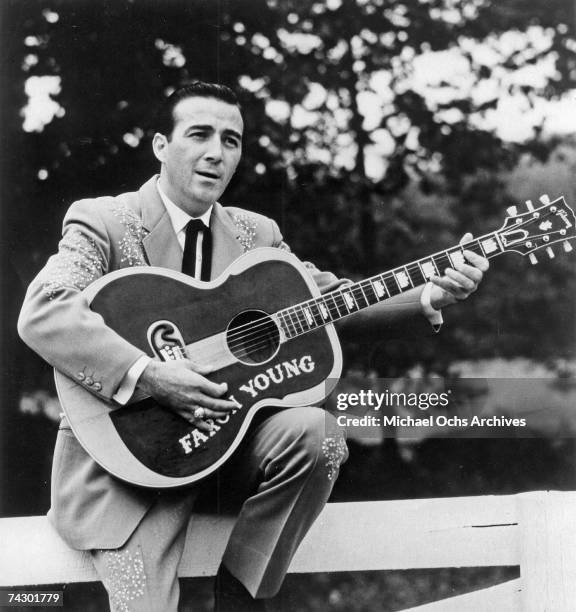 Country singer Faron Young poses for a portrait circa 1965.