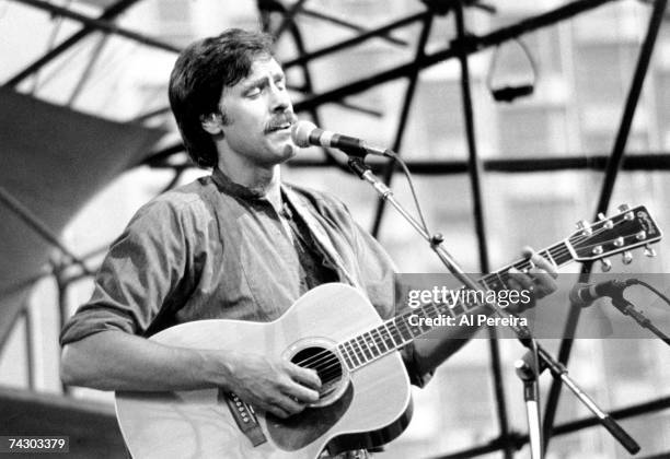 Tom Chapin performs as part of the Dr. Pepper Summer Music Festival at Pier 84 on June 23, 1982 in New York City