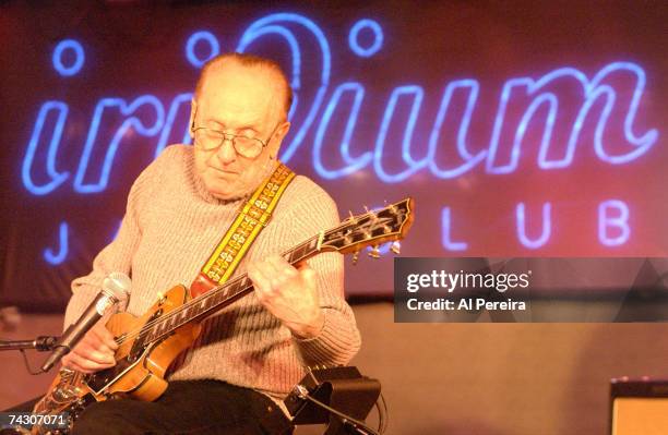 Guitarist and inventor Les Paul performs onstage at the Iridium Jazz Club in circa 2000 in New York City, New York.