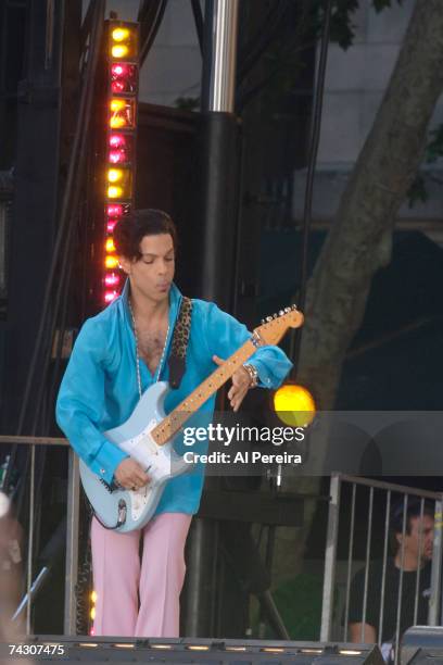 Musician Prince performs onstage with Tamar aka Tamar Davis on Good Morning America on June 16, 2006 in New York, New York.