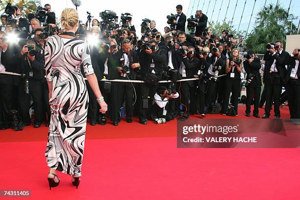 French singer Patricia Kaas poses 24 May 2007 upon arriving at the Festival Palace in Cannes, southern France, for the premiere of US director Steven...