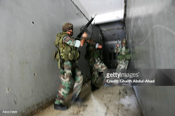 Soldiers from the Lebanese army receive fire as they try to clear a building where gunmen from Fath el-Islam had barricaded themselves on May 20,...