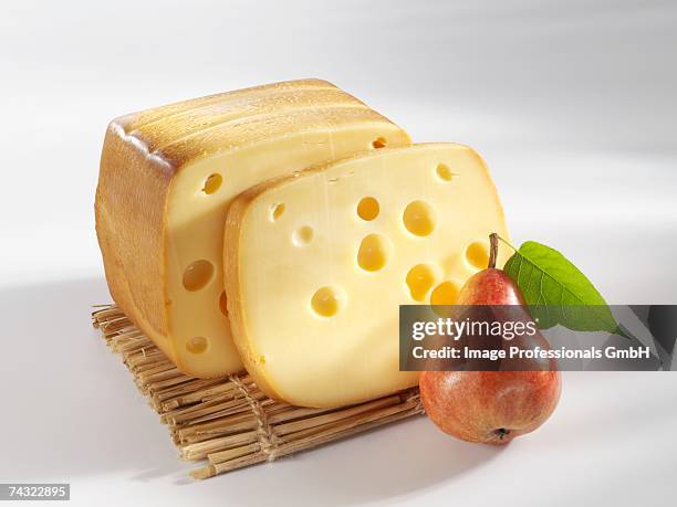 smoked swiss cheese with pear - rookkaas stockfoto's en -beelden