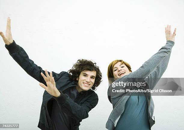 People Using Mirroring Mirroring Body Language Photos and Premium High Res Pictures - Getty Images
