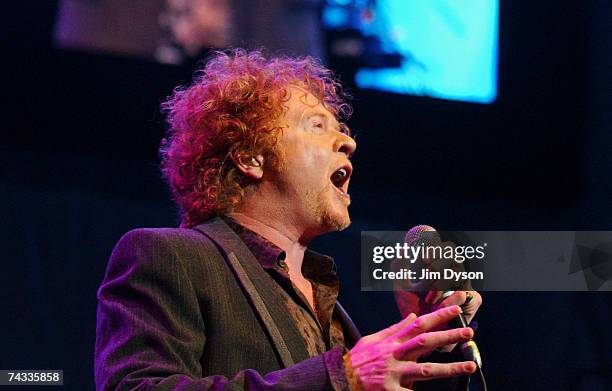 Mick Hucknall of Simply Red performs during a six night residency at the Royal Albert Hall, in support of his new album 'Stay', on May 25, 2007 in...