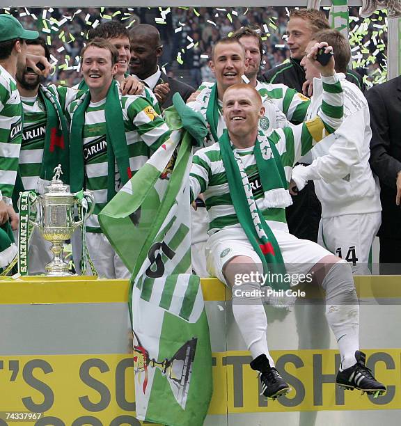 Neil Lennon celebrates with Celtic teammates after winning the Tennents Scottish Cup Final match against Dunfermline Athletic at Hampden Park on May...