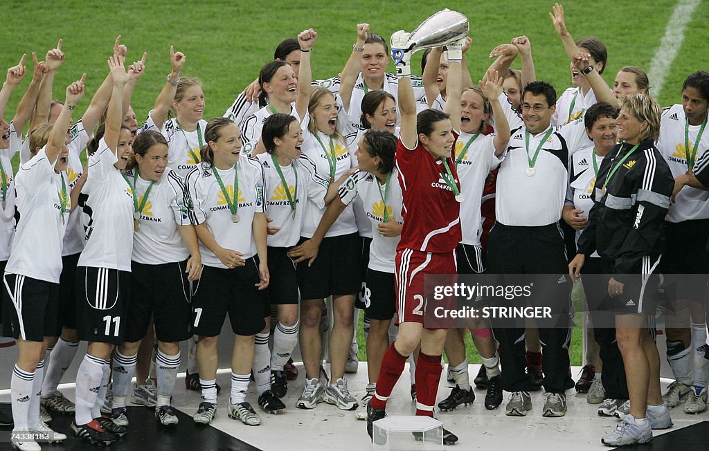 Frankfurt's players and goalkeeper Ursul...