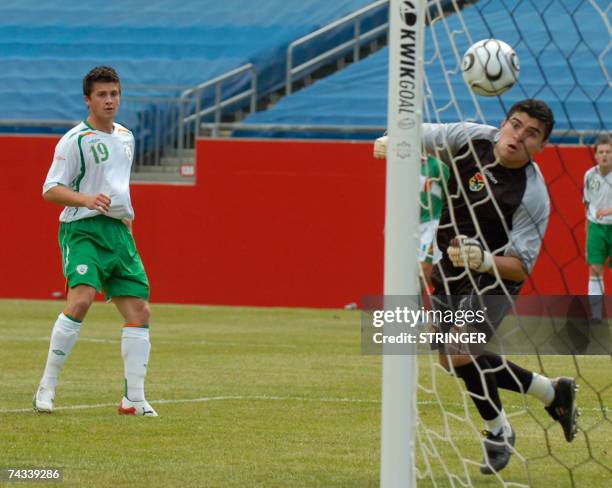 Foxboro, UNITED STATES: Republic of Ireland's Andrew Keogh watches as his shot on goal goes past Bolivia's goalkeeper Hugo Suarez in the first half...