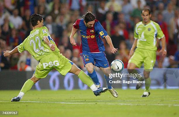 Leo Messi of Barcelona and Casquero of Getafe are seen in action during the match between FC Barcelona and Getafe, of La Liga, on May 26, 2007 at the...