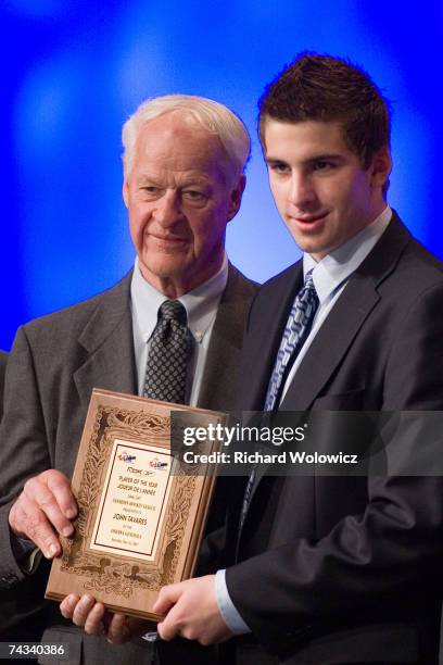 Gordie Howe presents the 2007 RBK Player of the Year award to John Tavares of the Oshawa Generals during the 2007 CHL Awards Banquet at the River...