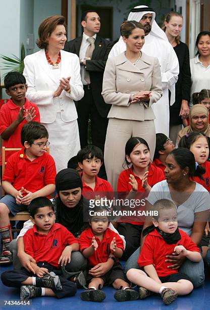 Dubai, UNITED ARAB EMIRATES: Egyptian First Lady Suzanne Mubarak and Jordan's Princess Haya bint al-Hussein wife of Dubai's ruler Sheikh Mohammed bin...