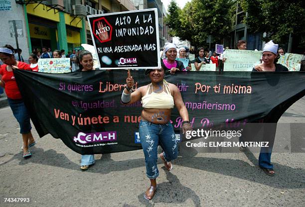 Tegucigalpa, HONDURAS: Mujeres integrantes del Centro de Estudios de la Mujer de Honduras participan de una marcha protesta en ocasion del Dia...